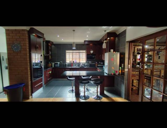 3 BEDROOM HOUSE FOR SALE IN FLORAUNA